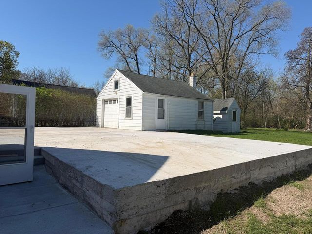 2833 128th STREET, New Berlin, WI 53151