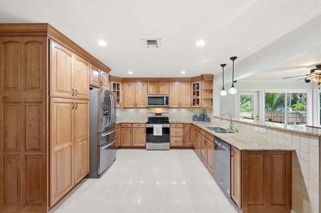5750 Royal Palm Beach Boulevard, West Palm Beach, FL 33411