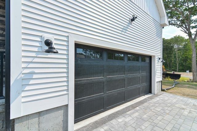 6 Hadley Heights Way, Freetown, MA 02702