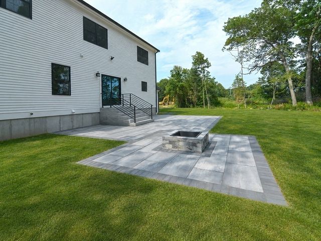 6 Hadley Heights Way, Freetown, MA 02702