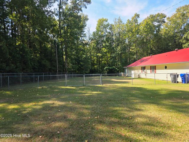 250 Waccamaw Shores Road, Lake Waccamaw, NC 28450