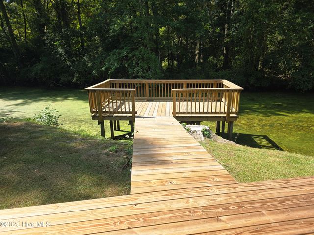 250 Waccamaw Shores Road, Lake Waccamaw, NC 28450