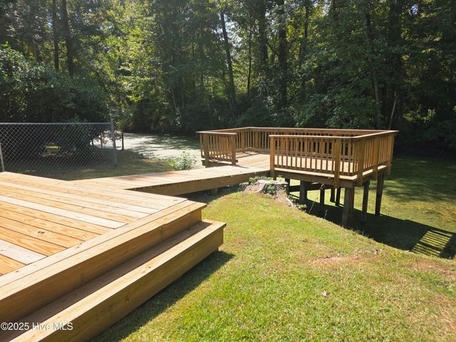 250 Waccamaw Shores Road, Lake Waccamaw, NC 28450