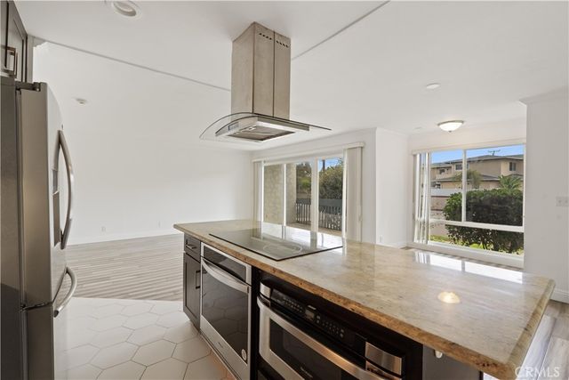 649 S Prospect 106, Redondo Beach, CA 90277