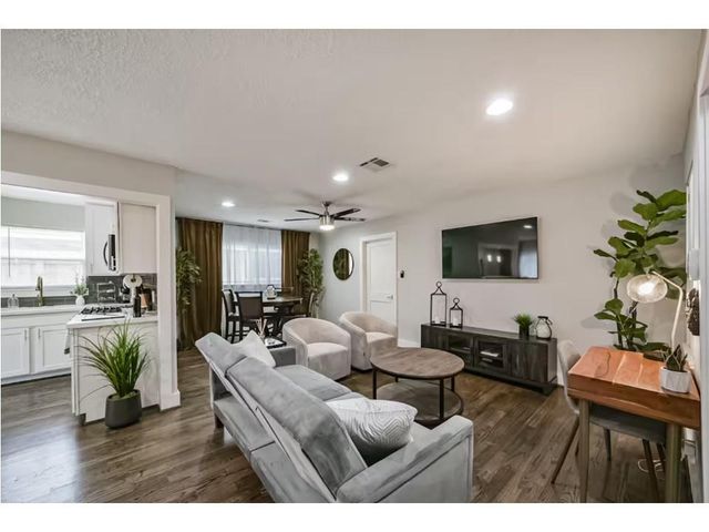 5719 Viking Drive, Houston, TX 77092