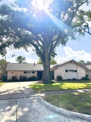 5719 Viking Drive, Houston, TX 77092