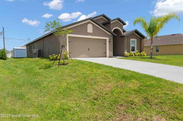 539 Hamwood Street SW, Palm Bay, FL 32908