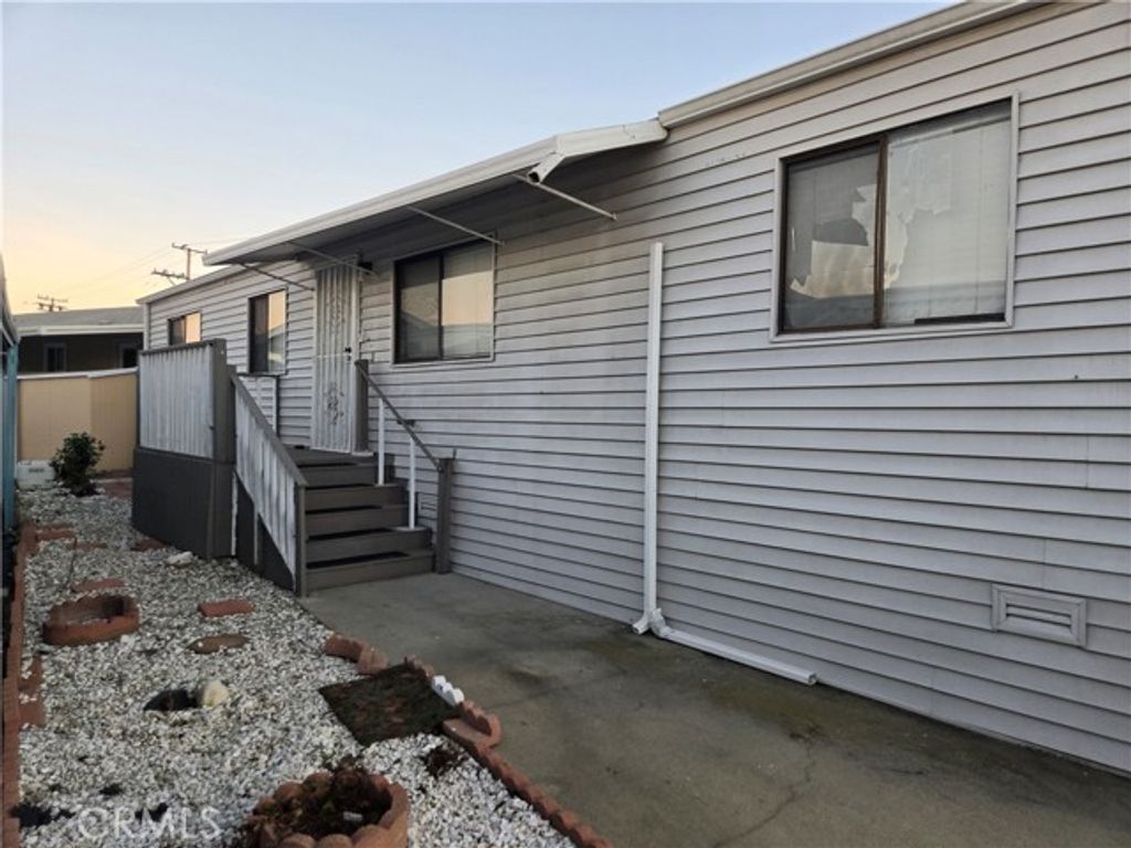 17700 Western 76, Gardena, CA 90248