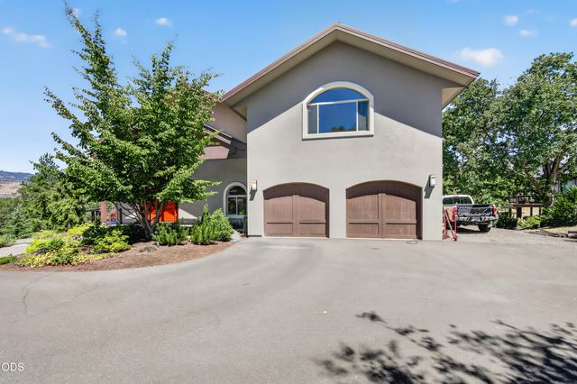 167 Tessa Lane, Ashland, OR 97520