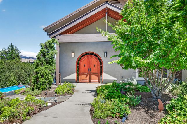 167 Tessa Lane, Ashland, OR 97520