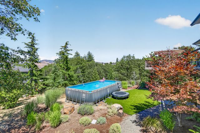 167 Tessa Lane, Ashland, OR 97520