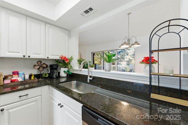 9401 S Vicksburg Park Court, Charlotte, NC 28210