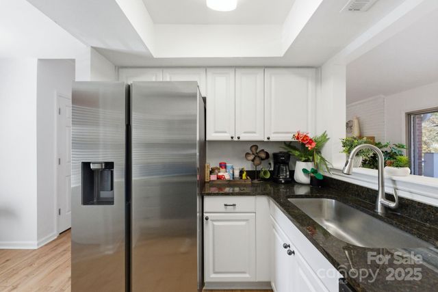 9401 S Vicksburg Park Court, Charlotte, NC 28210