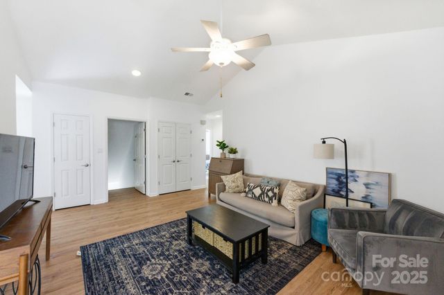 9401 S Vicksburg Park Court, Charlotte, NC 28210