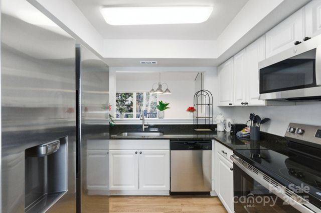 9401 S Vicksburg Park Court, Charlotte, NC 28210