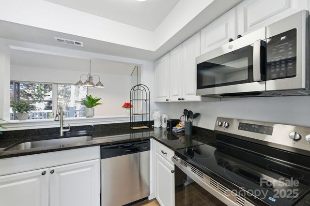 9401 S Vicksburg Park Court, Charlotte, NC 28210