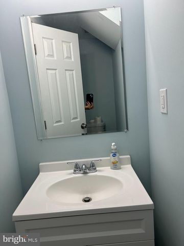 2033 FULTON AVE N, Druid, MD 21217