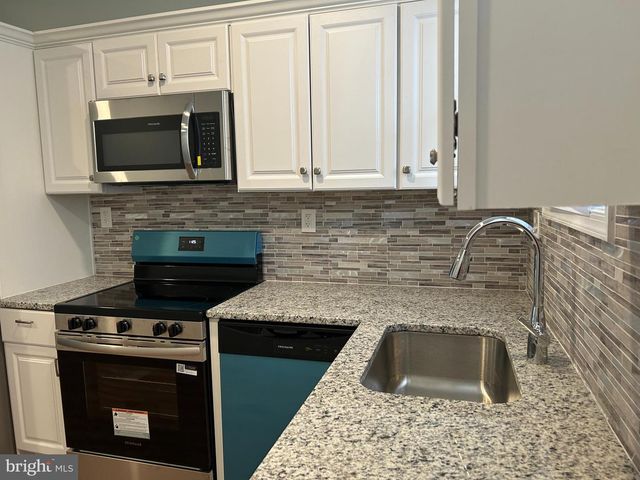 2033 FULTON AVE N, Druid, MD 21217