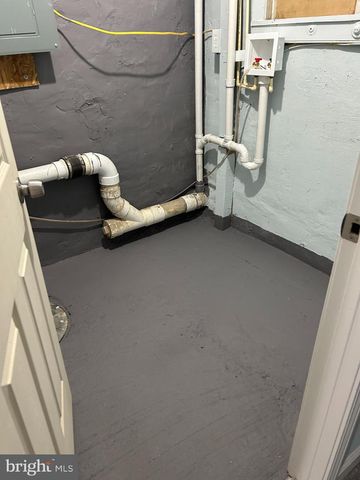 2033 FULTON AVE N, Druid, MD 21217