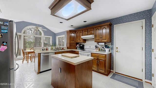 10935 Old Harrods Woods Cir, Louisville, KY 40223