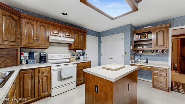 10935 Old Harrods Woods Cir, Louisville, KY 40223