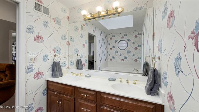 10935 Old Harrods Woods Cir, Louisville, KY 40223