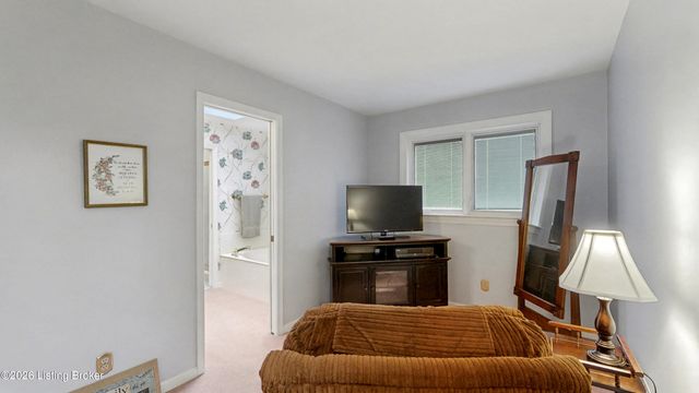 10935 Old Harrods Woods Cir, Louisville, KY 40223