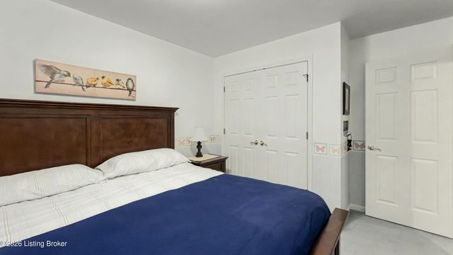 10935 Old Harrods Woods Cir, Louisville, KY 40223