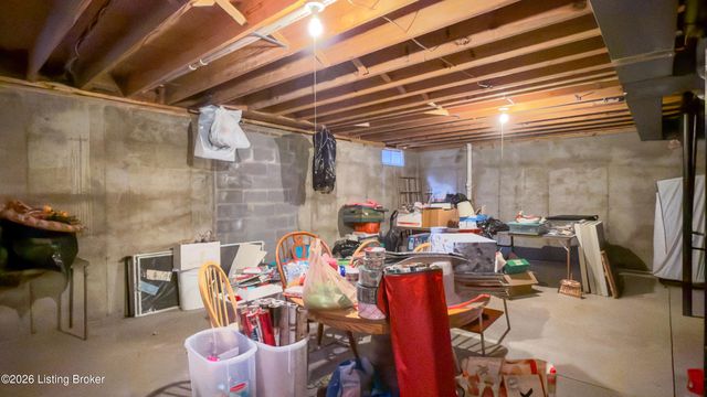 10935 Old Harrods Woods Cir, Louisville, KY 40223