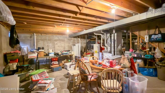 10935 Old Harrods Woods Cir, Louisville, KY 40223