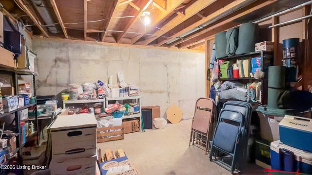 10935 Old Harrods Woods Cir, Louisville, KY 40223