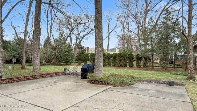 10935 Old Harrods Woods Cir, Louisville, KY 40223