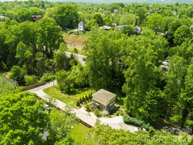 9999 Euclid Boulevard, Asheville, NC 28806