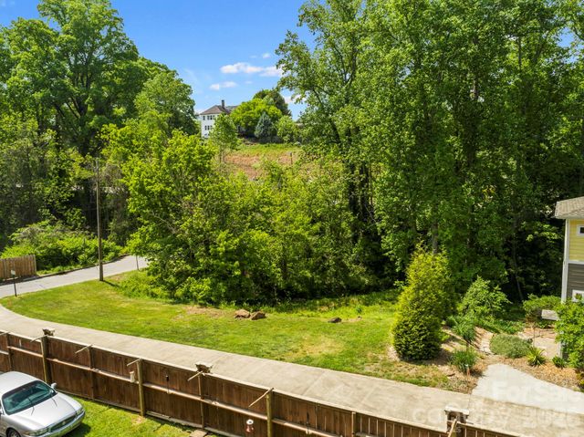 9999 Euclid Boulevard, Asheville, NC 28806