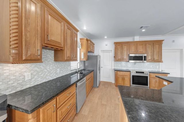 128 Mar Vista Court, Surfside Beach, TX 77541