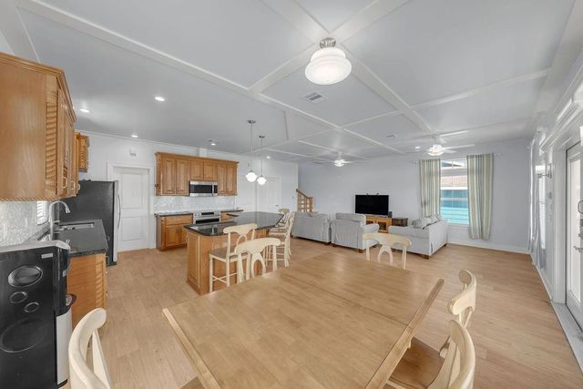 128 Mar Vista Court, Surfside Beach, TX 77541