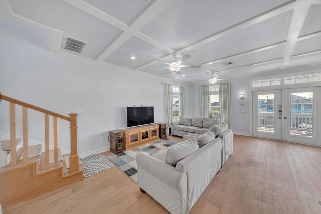 128 Mar Vista Court, Surfside Beach, TX 77541