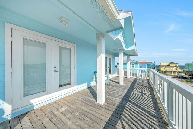 128 Mar Vista Court, Surfside Beach, TX 77541