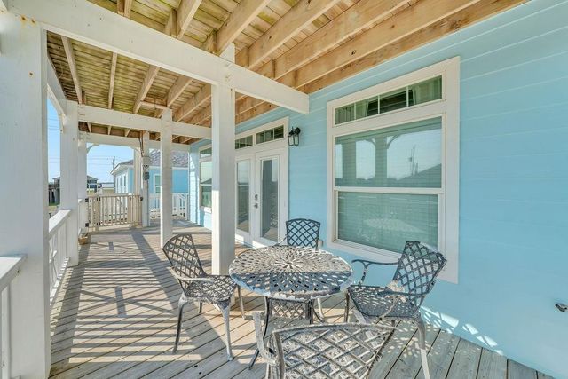 128 Mar Vista Court, Surfside Beach, TX 77541