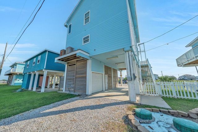 128 Mar Vista Court, Surfside Beach, TX 77541