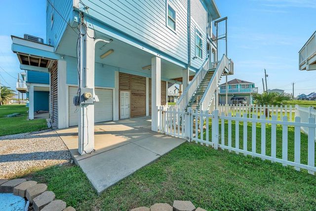 128 Mar Vista Court, Surfside Beach, TX 77541