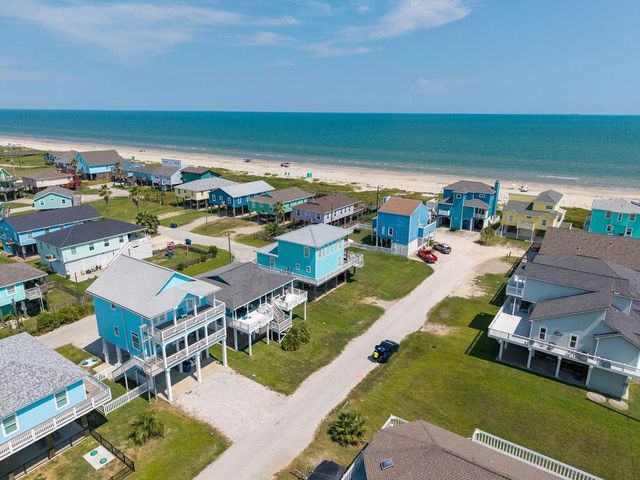 128 Mar Vista Court, Surfside Beach, TX 77541