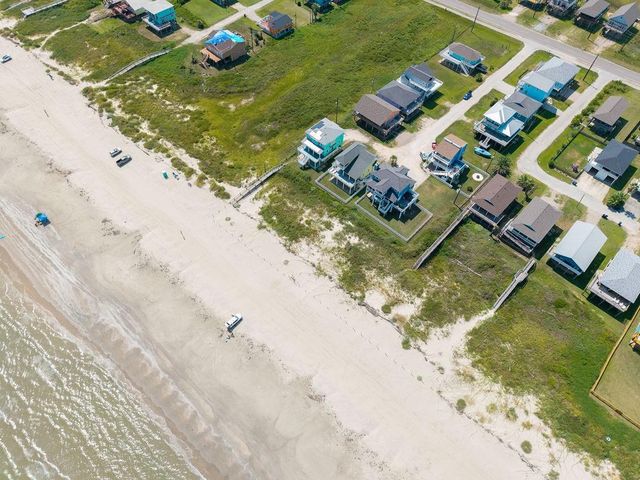 128 Mar Vista Court, Surfside Beach, TX 77541