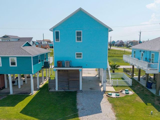 128 Mar Vista Court, Surfside Beach, TX 77541