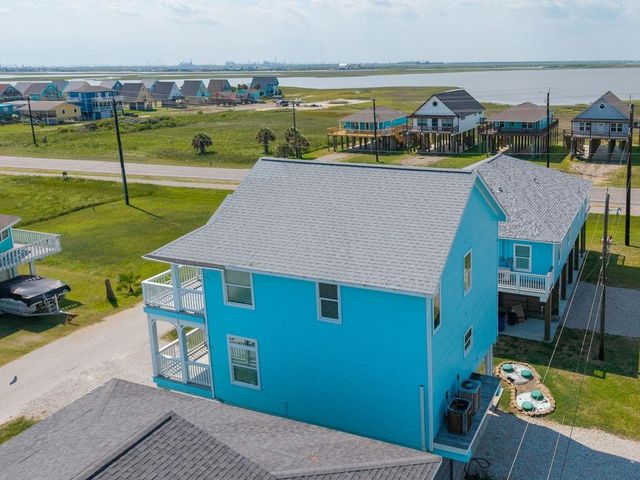 128 Mar Vista Court, Surfside Beach, TX 77541