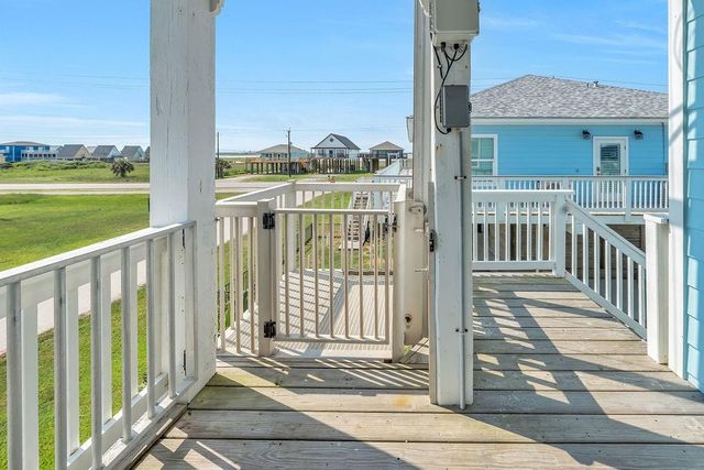 128 Mar Vista Court, Surfside Beach, TX 77541