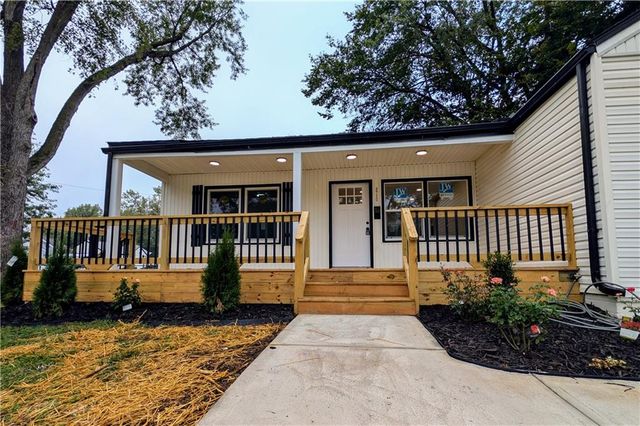 2720 N 33rd Street, Kansas City, KS 66104