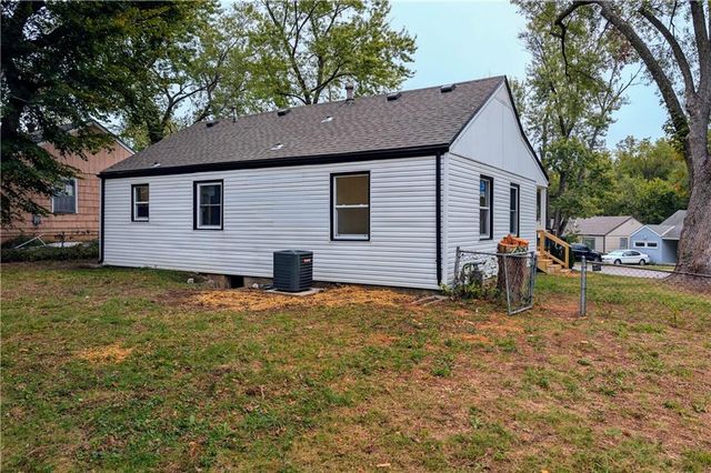 2720 N 33rd Street, Kansas City, KS 66104