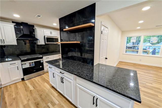 2720 N 33rd Street, Kansas City, KS 66104