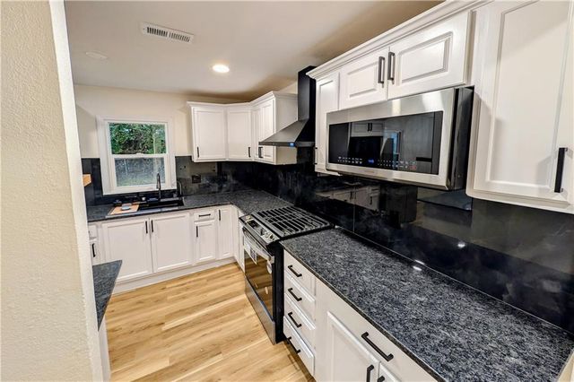 2720 N 33rd Street, Kansas City, KS 66104